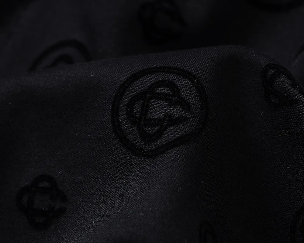 29108# New Arrival casual shorts from the 2026 spring and summer official website, full of jacquard fabric, handsome, comfortable fabric, rigorous workmanship and neat wiring. Good upper body effect·Sizes M-3XL Black